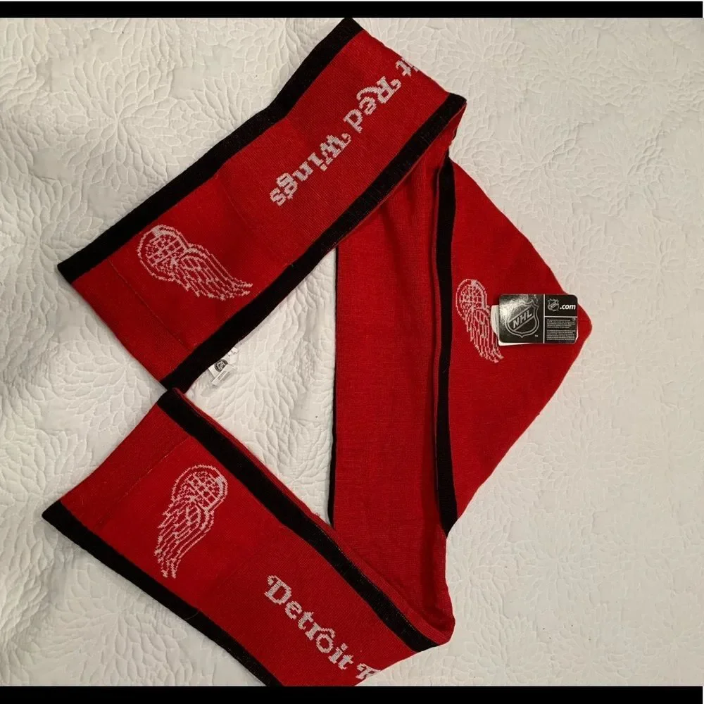 Red Wings Hooded scarf NWT